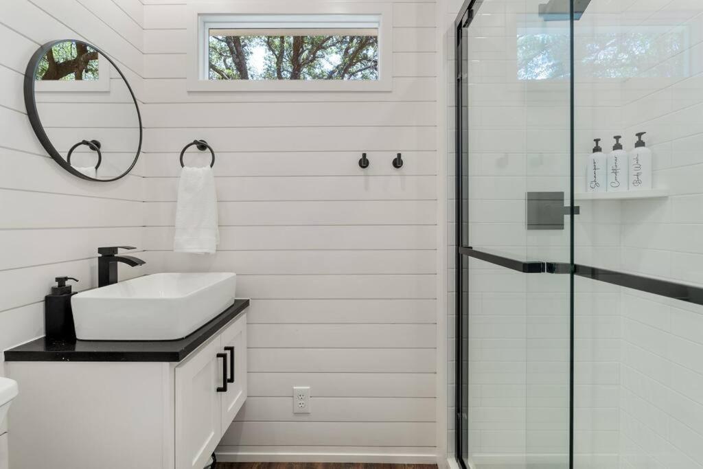 The Lonely Bull Luxury Container Home On 5 Acres Weatherford Exteriér fotografie